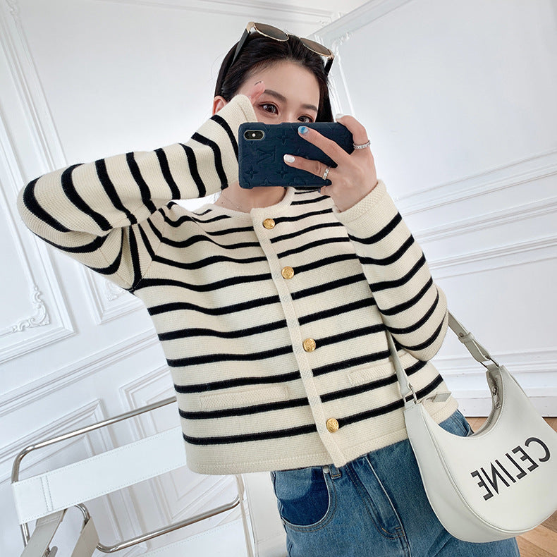 Round neck striped knitted cardigan
