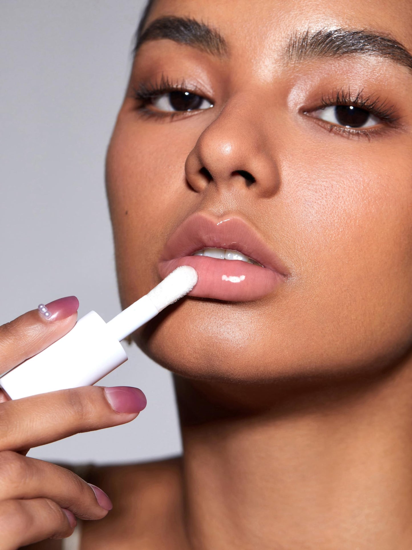 SHEGLAM Jelly Wow Hydrating Non-Sticky Lip Oil Moisturizing Plumping Lip Gloss - Berry Involved